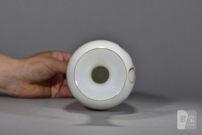 近现代 墨彩描金人物薄胎瓶 - 图6